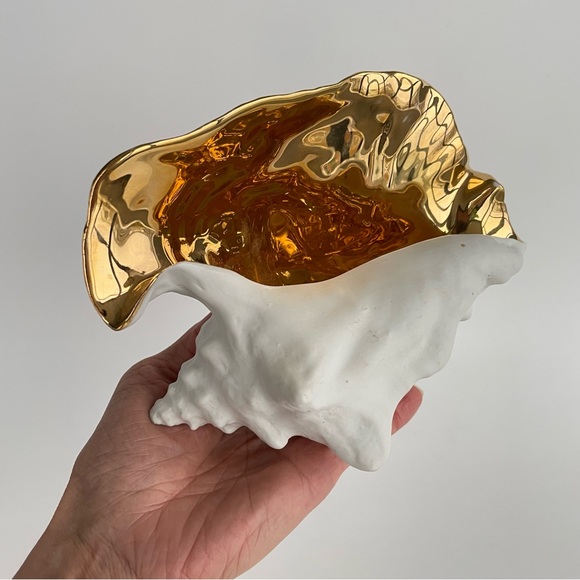 White Conch Shell with Gold Glaze Vase - Picture 4 of 16